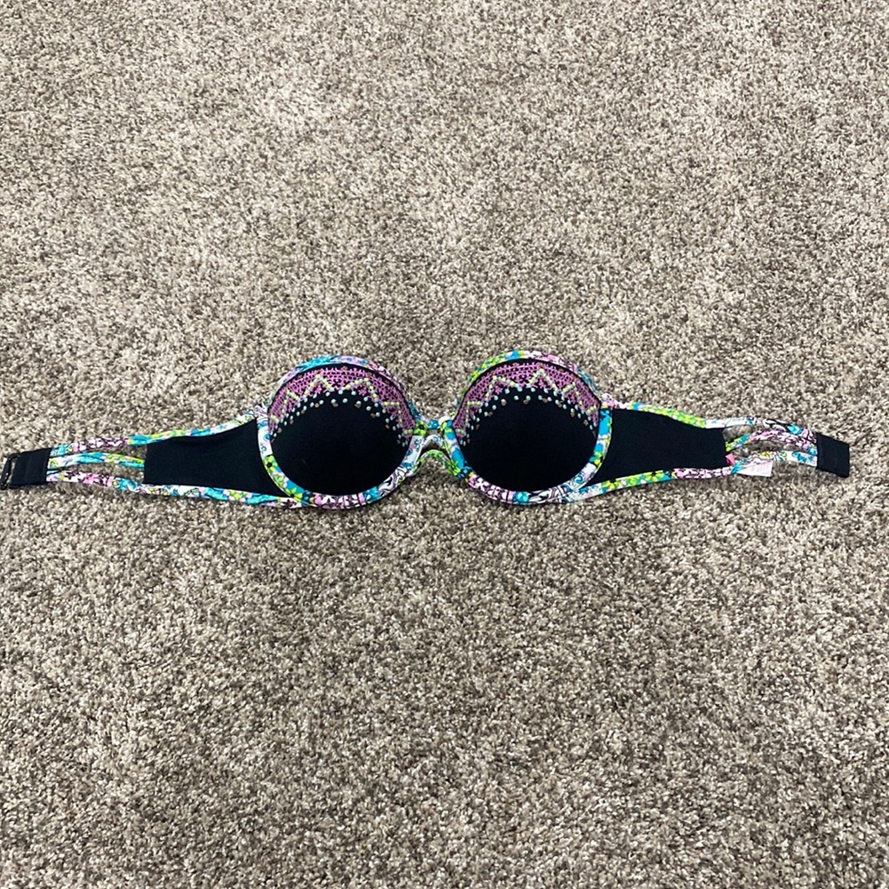 Victoria Secret swimsuit top - 32B